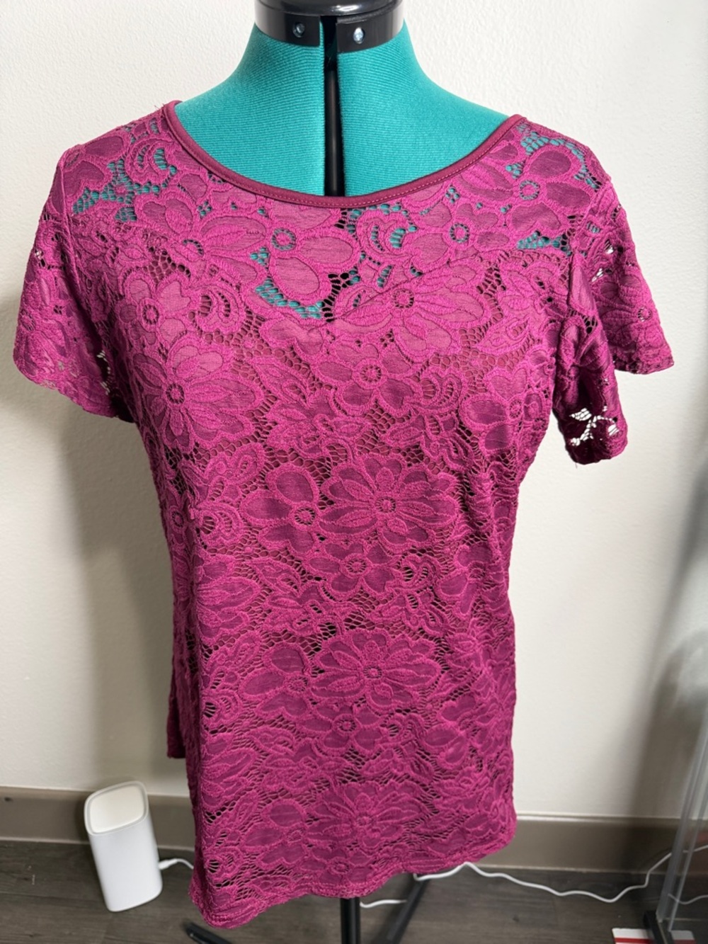 Short sleeve lace floral purplish pink top blouse